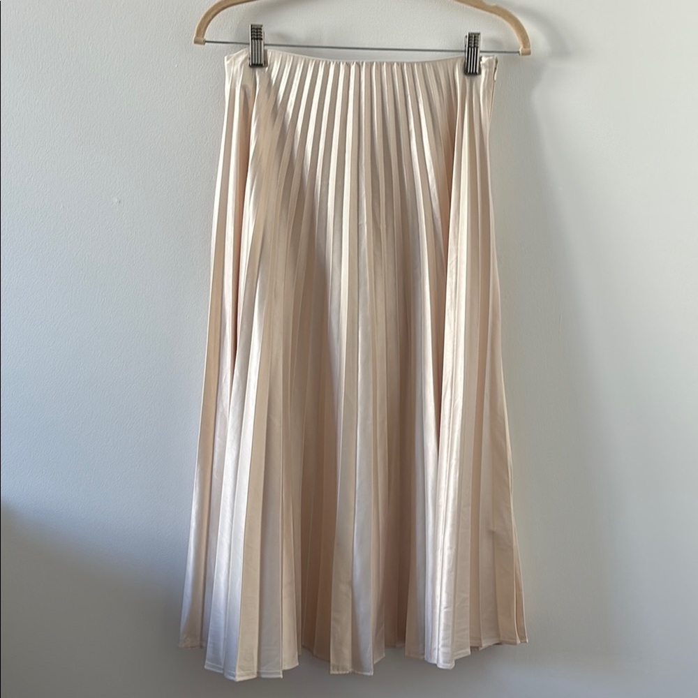 Zara Elegant Cream Pleated Skirt
